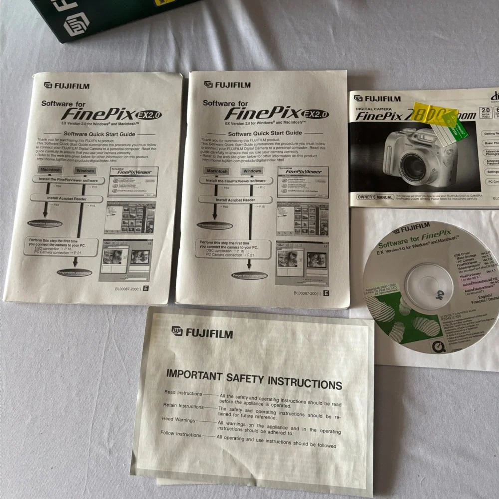 Fujifilm FinePix 2800 Zoom Digital Camera - Silver with Green Box